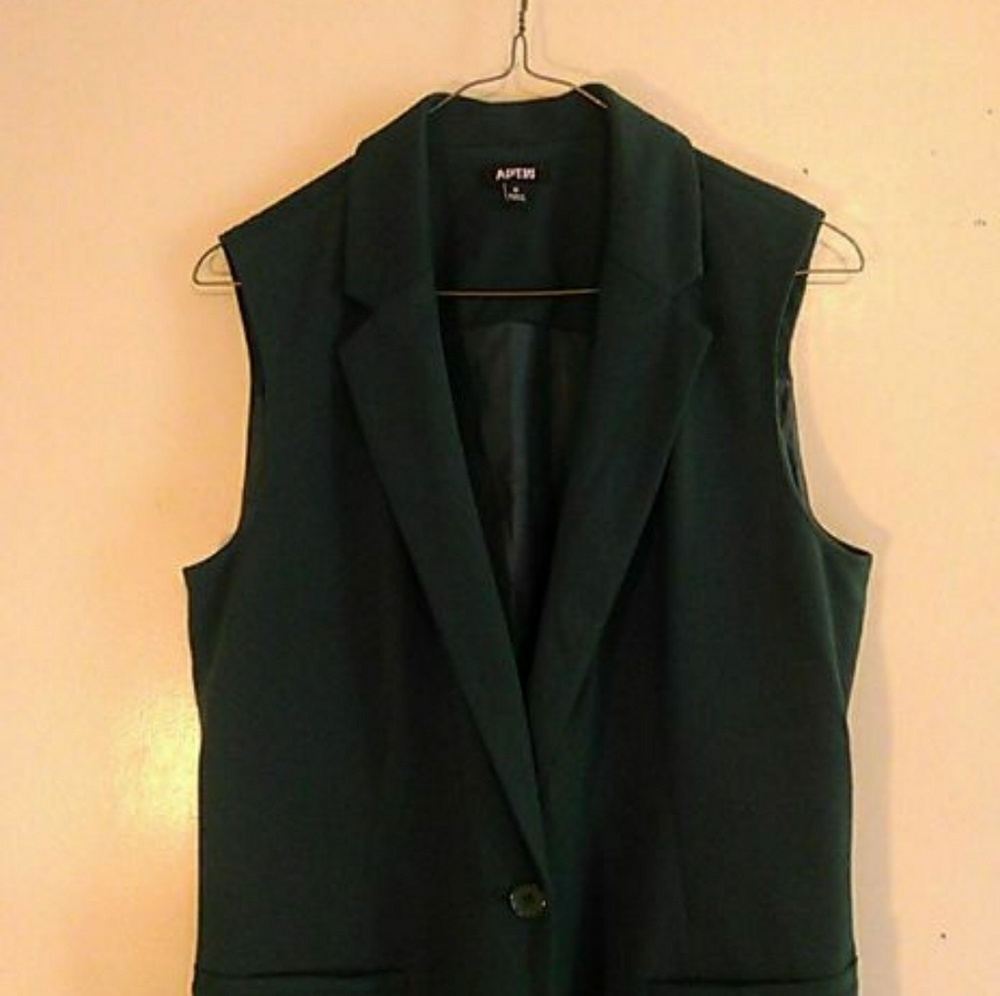 APT.9 Women's sleeveless Blazer size medium